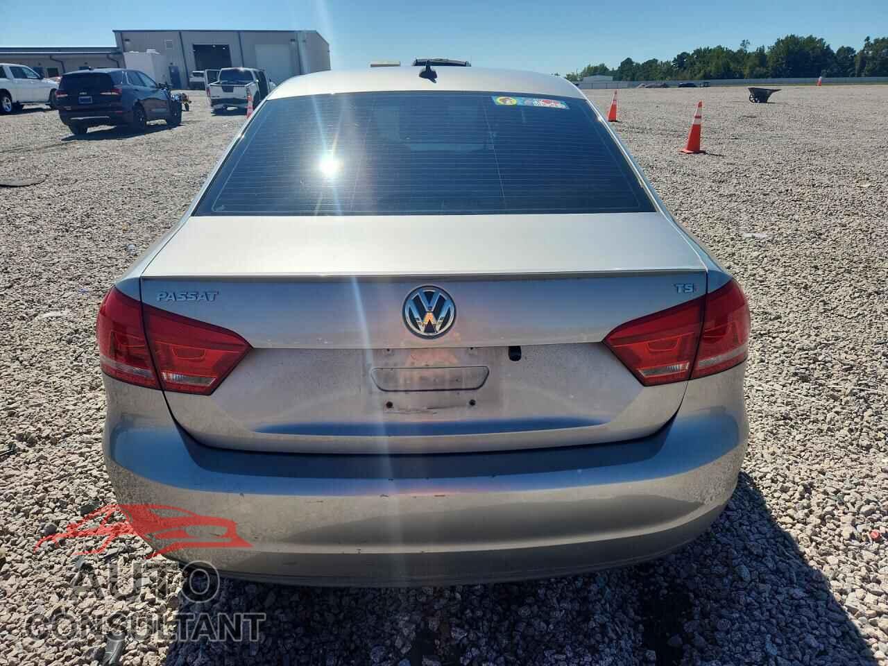 VOLKSWAGEN PASSAT 2014 - 1VWAT7A37EC022996