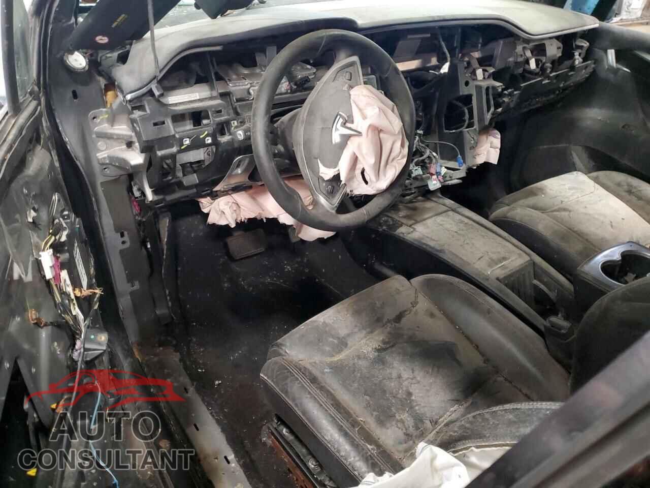 TESLA MODEL X 2016 - 5YJXCAE28GF005447