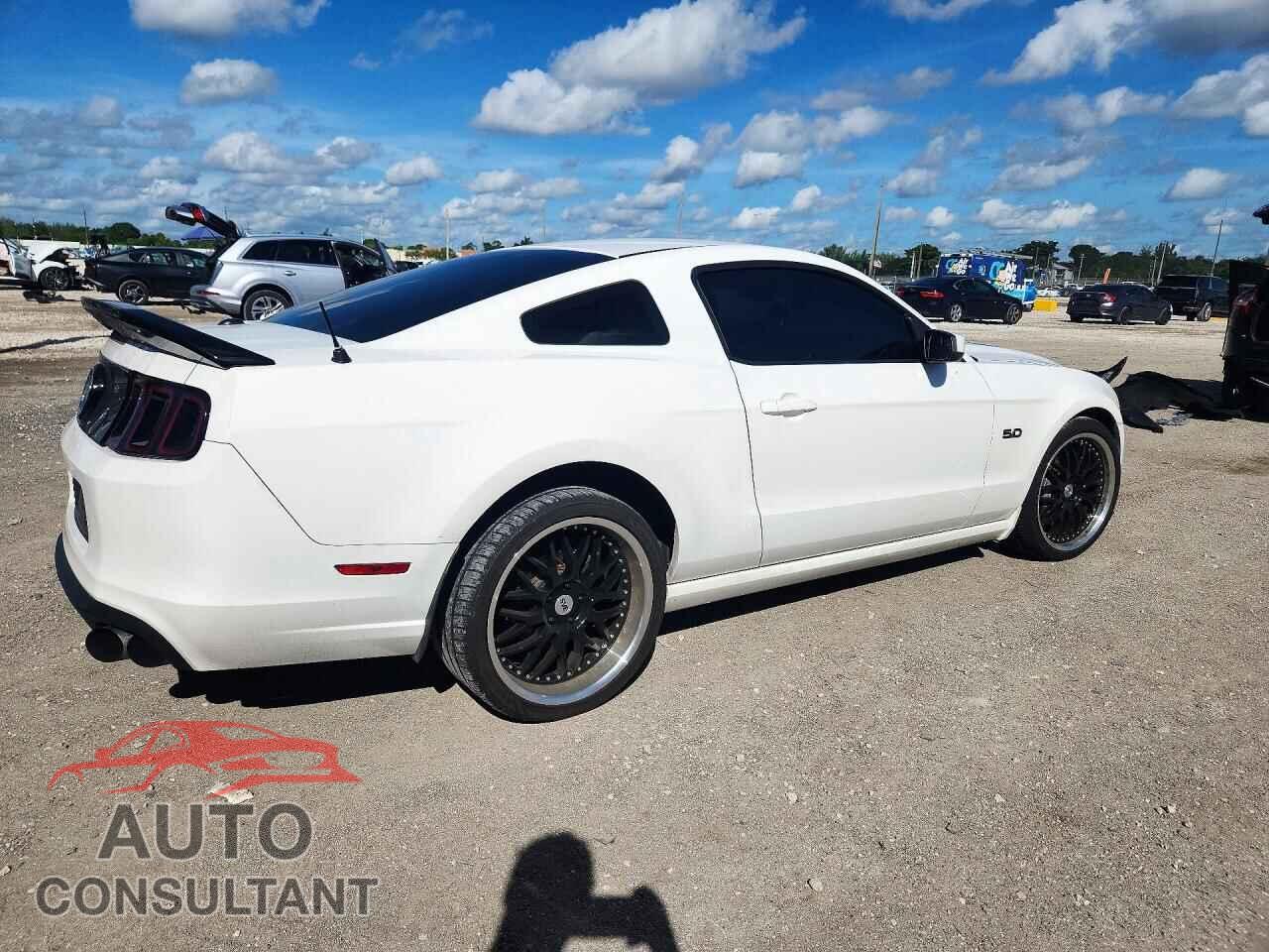 FORD MUSTANG 2013 - 1ZVBP8CF2D5268492