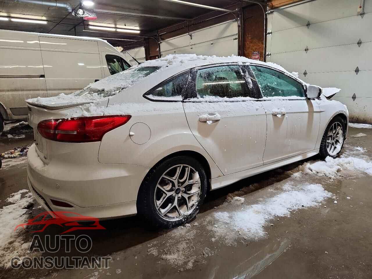 FORD FOCUS 2015 - 1FADP3F26FL277787