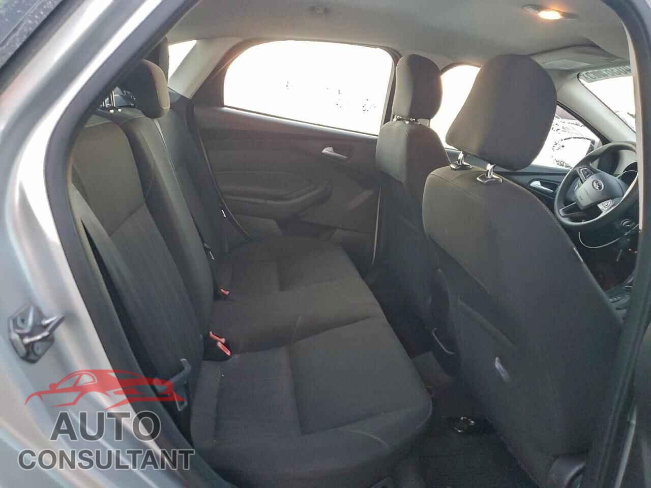 FORD FOCUS 2015 - 1FADP3F24FL233853