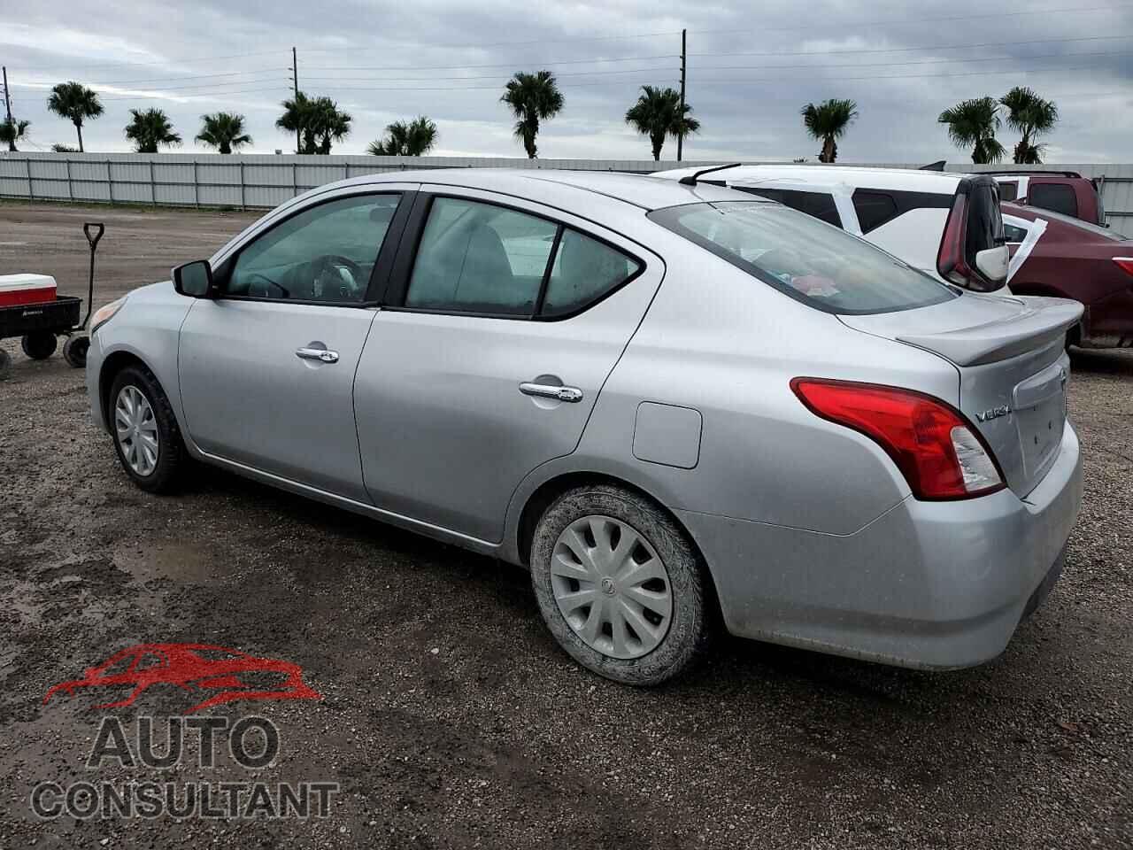 NISSAN VERSA 2018 - 3N1CN7AP5JK402421
