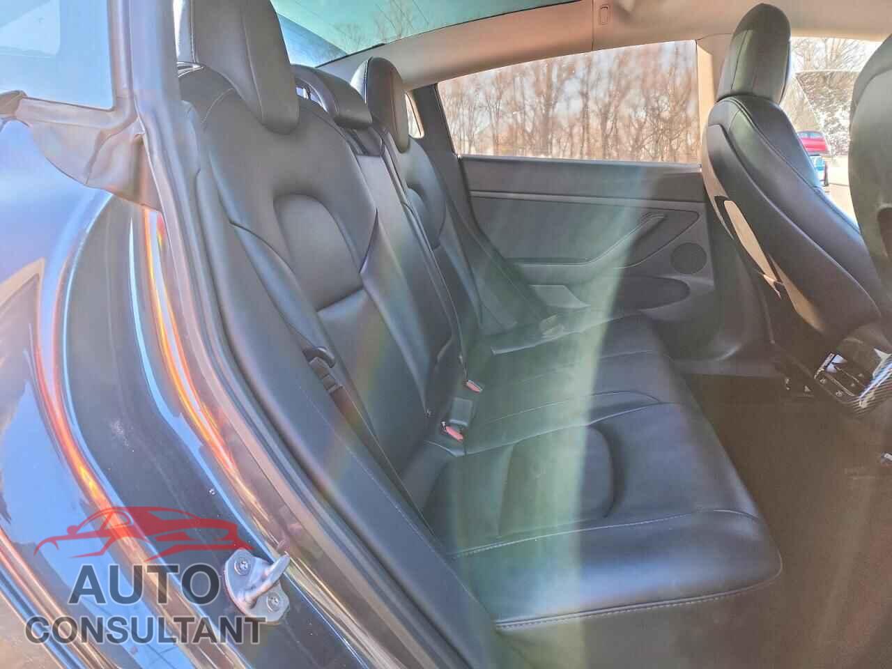 TESLA MODEL 3 2021 - 5YJ3E1EB3MF979602