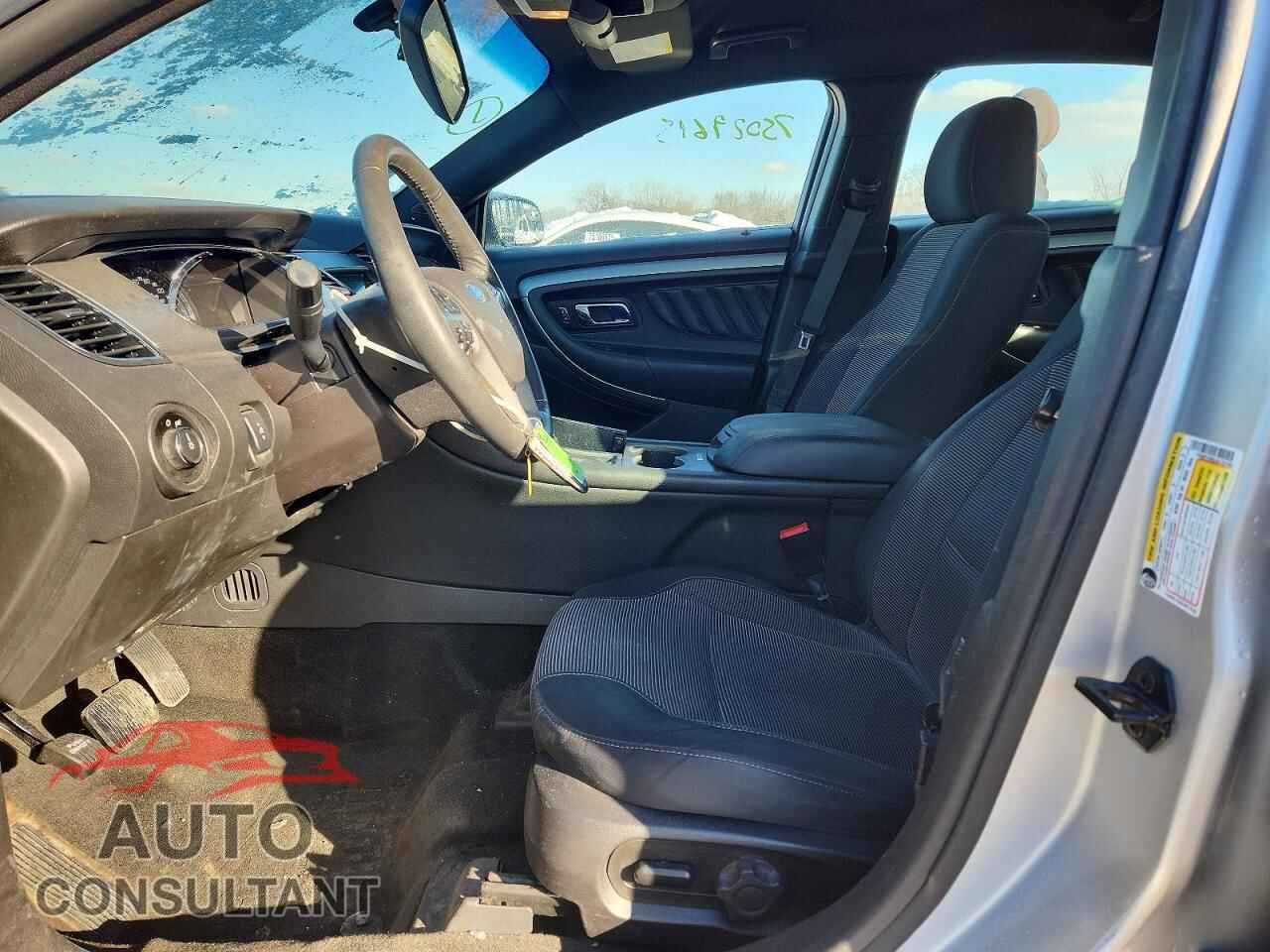 FORD TAURUS 2018 - 1FAHP2H88JG132183