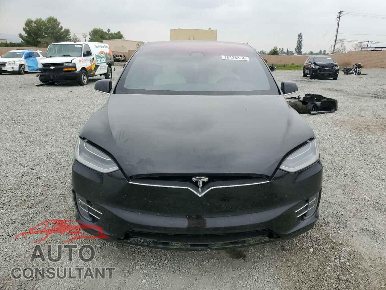 TESLA MODEL X 2018 - 5YJXCBE21JF092671