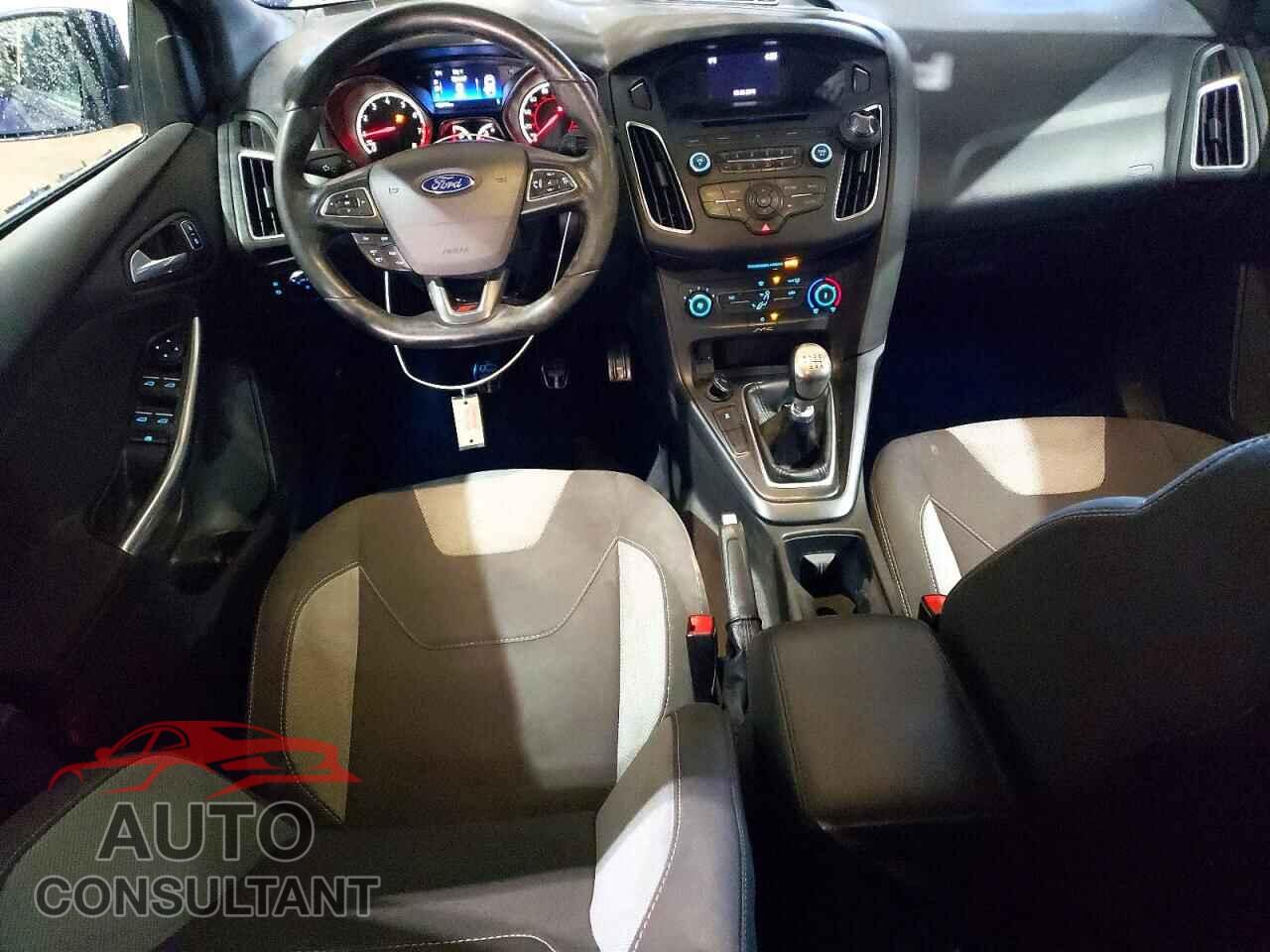 FORD FOCUS 2016 - 1FADP3L99GL296451