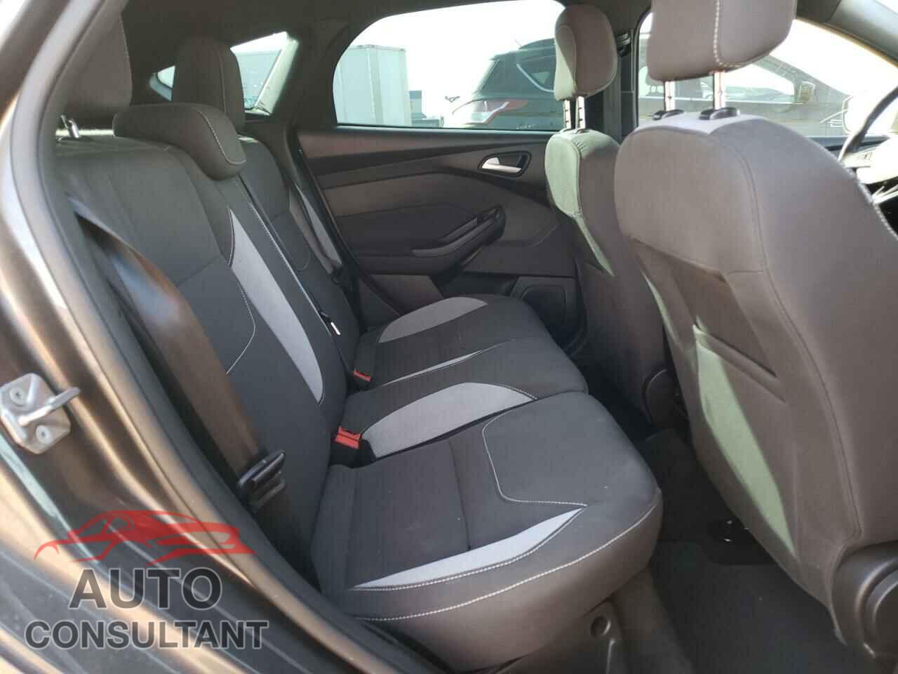 FORD FOCUS 2017 - 1FADP3L95HL257907