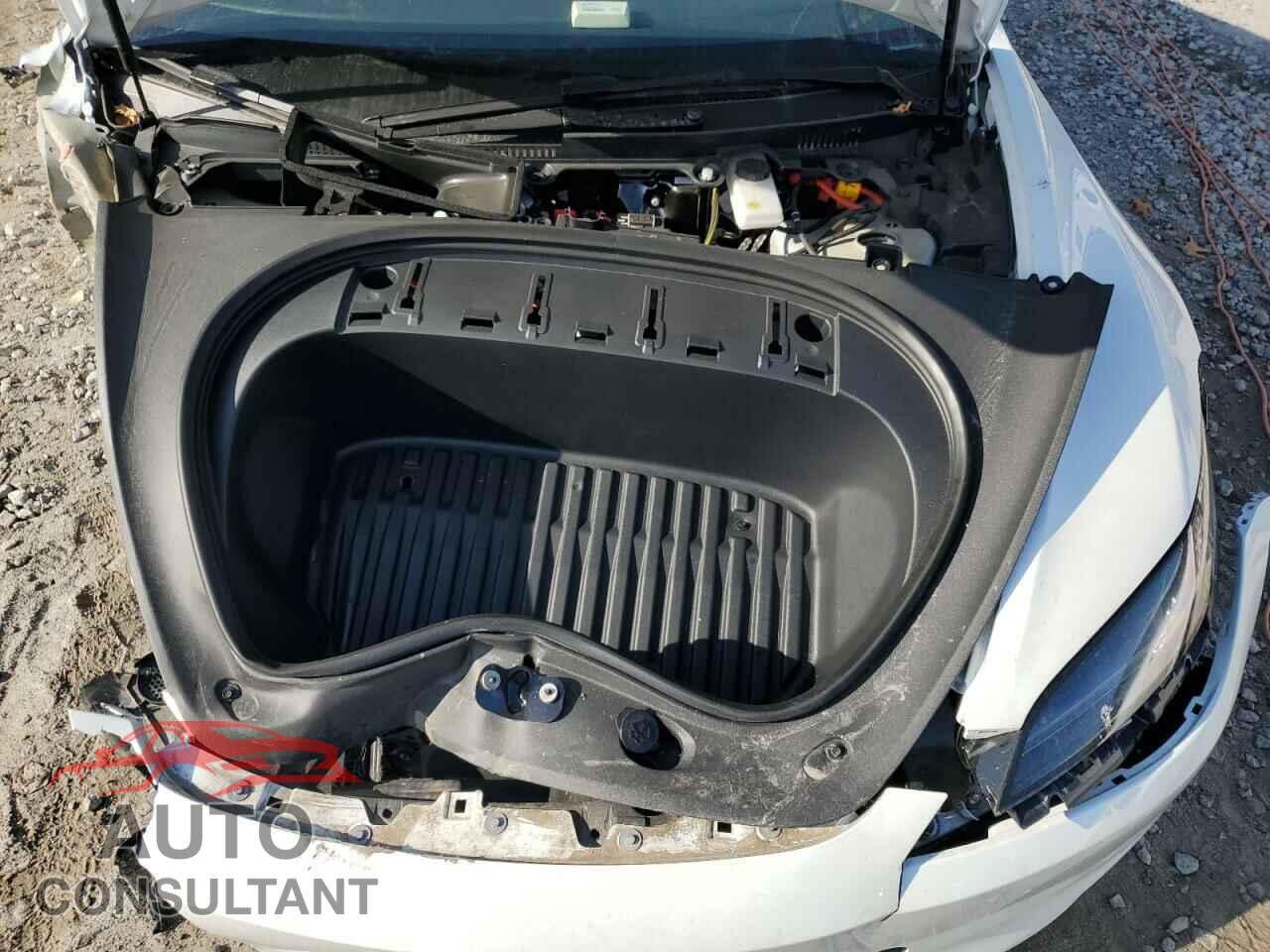 TESLA MODEL 3 2024 - 5YJ3E1EA4RF746763