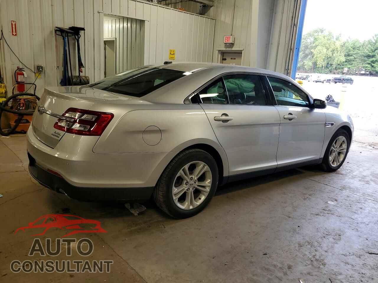 FORD TAURUS 2018 - 1FAHP2E81JG111650