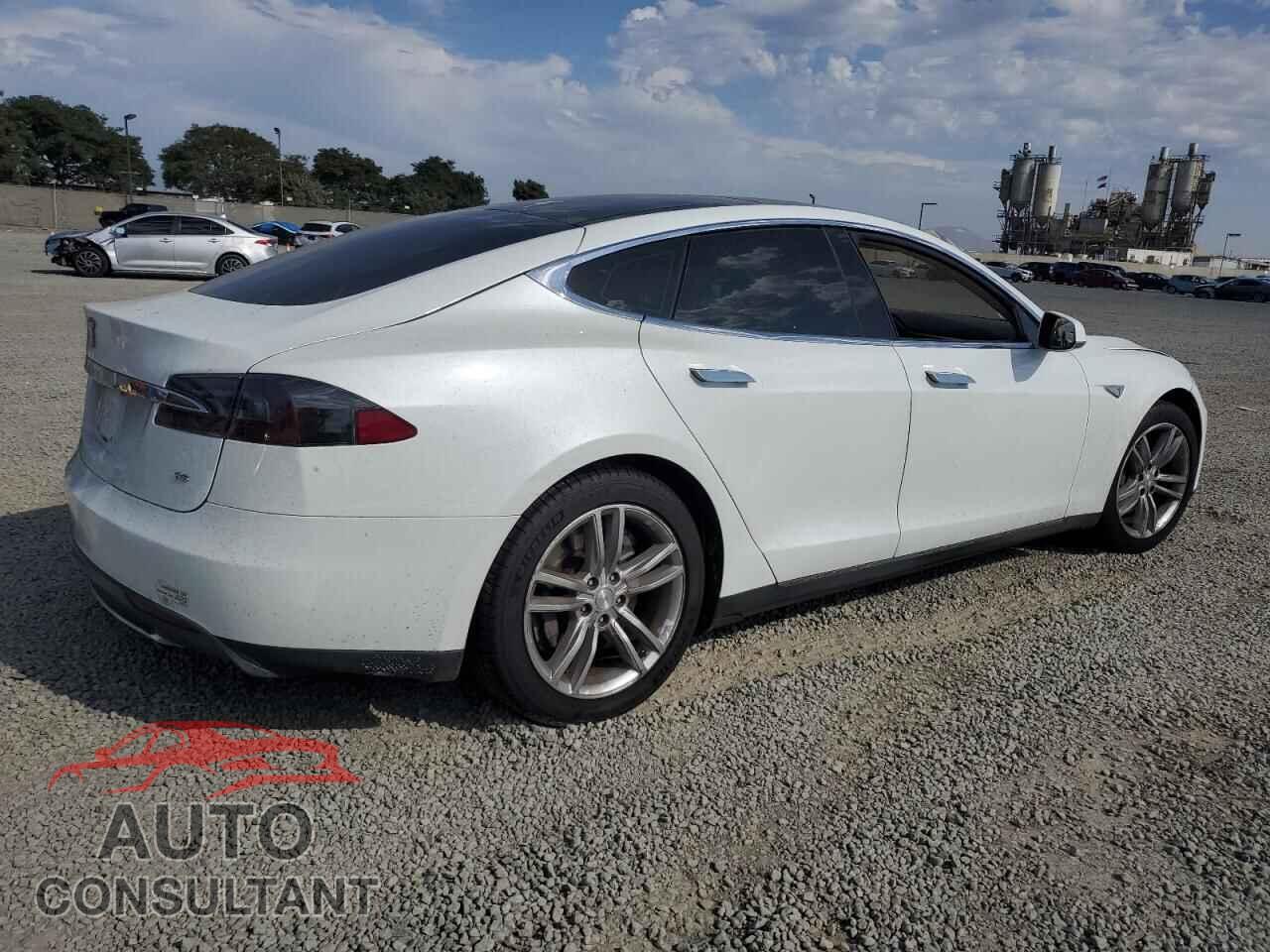 TESLA MODEL S 2013 - 5YJSA1DN8DFP12278