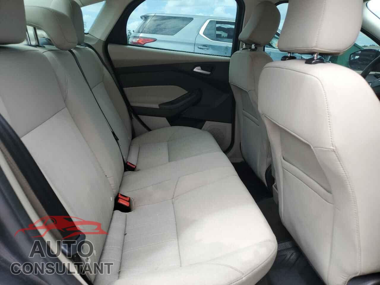 FORD FOCUS 2017 - 1FADP3F23HL331274