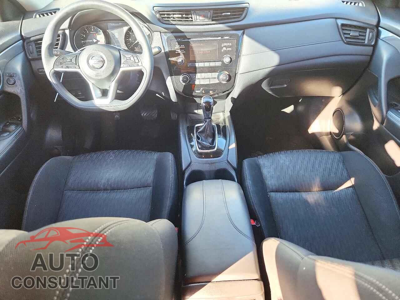 NISSAN ROGUE 2017 - KNMAT2MT3HP569178