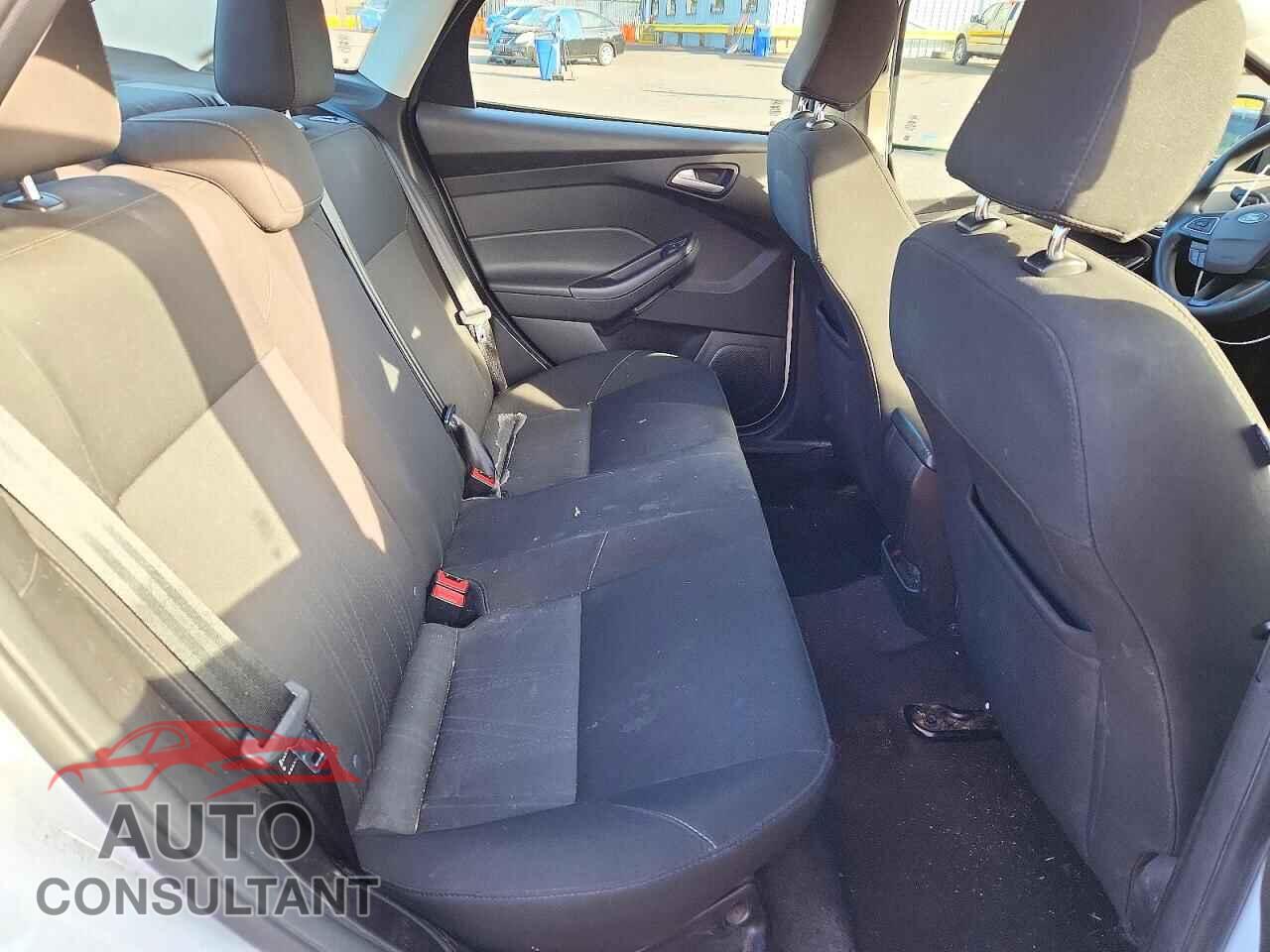 FORD FOCUS 2017 - 1FADP3F24HL308750