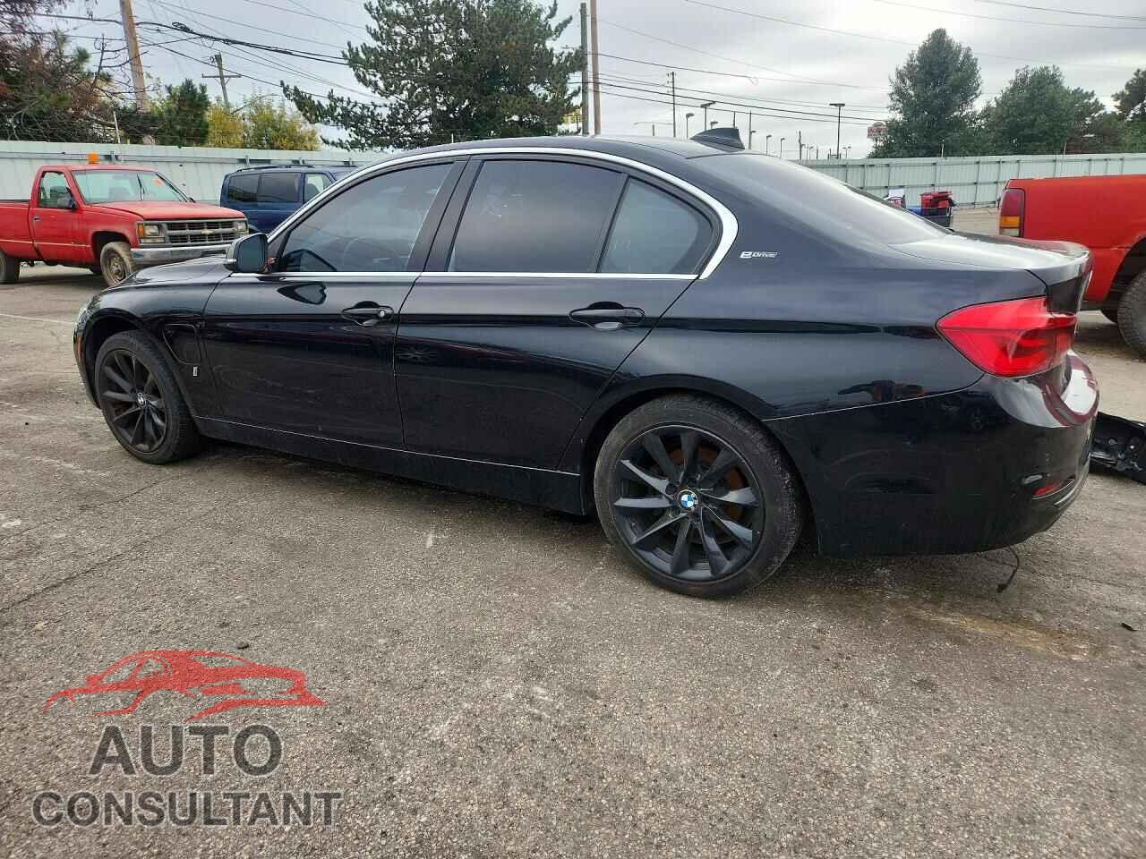 BMW 3 SERIES 2017 - WBA8E1C31HA029428