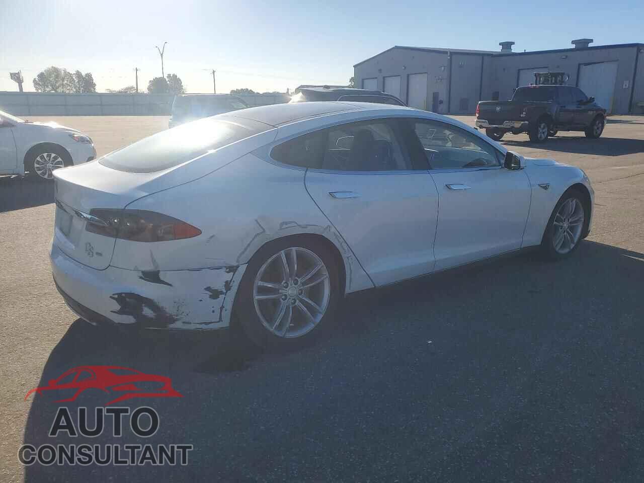 TESLA MODEL S 2014 - 5YJSA1H10EFP65551