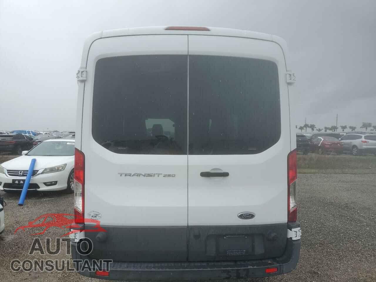 FORD TRANSIT 2017 - 1FTYR2CM8HKA10150