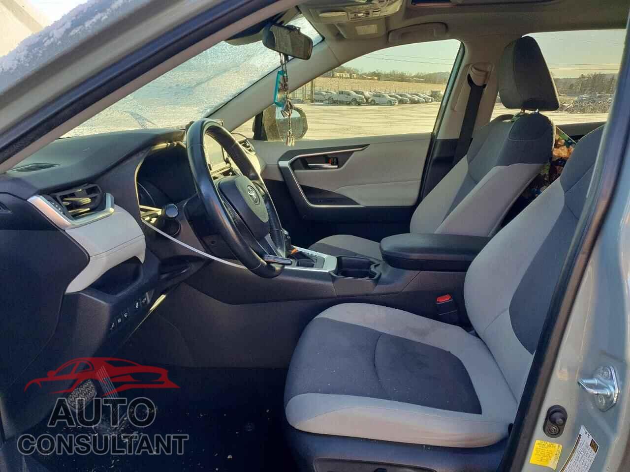 TOYOTA RAV4 2019 - JTMP1RFVXKD020741