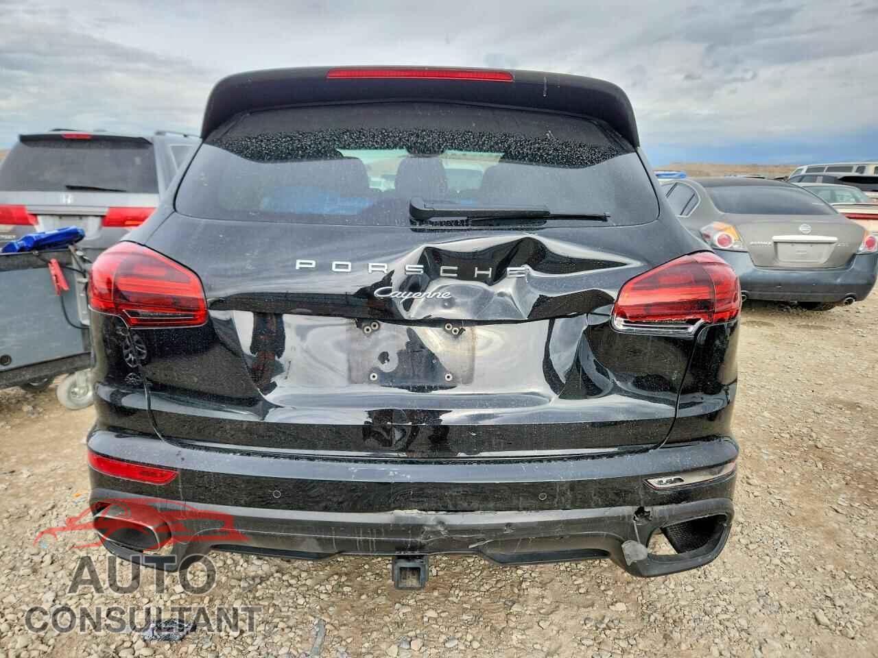 PORSCHE CAYENNE 2018 - WP1AA2A21JKA01269