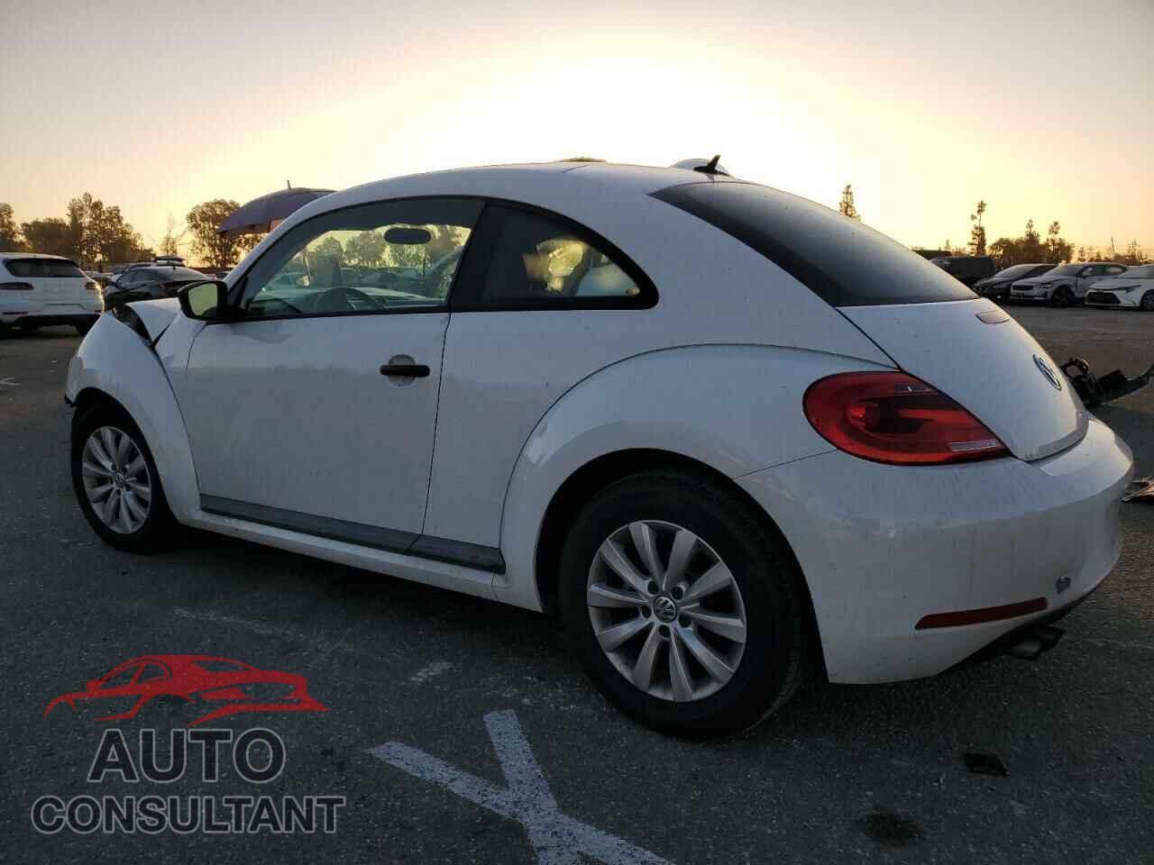 VOLKSWAGEN BEETLE 2015 - 3VWF17ATXFM652507
