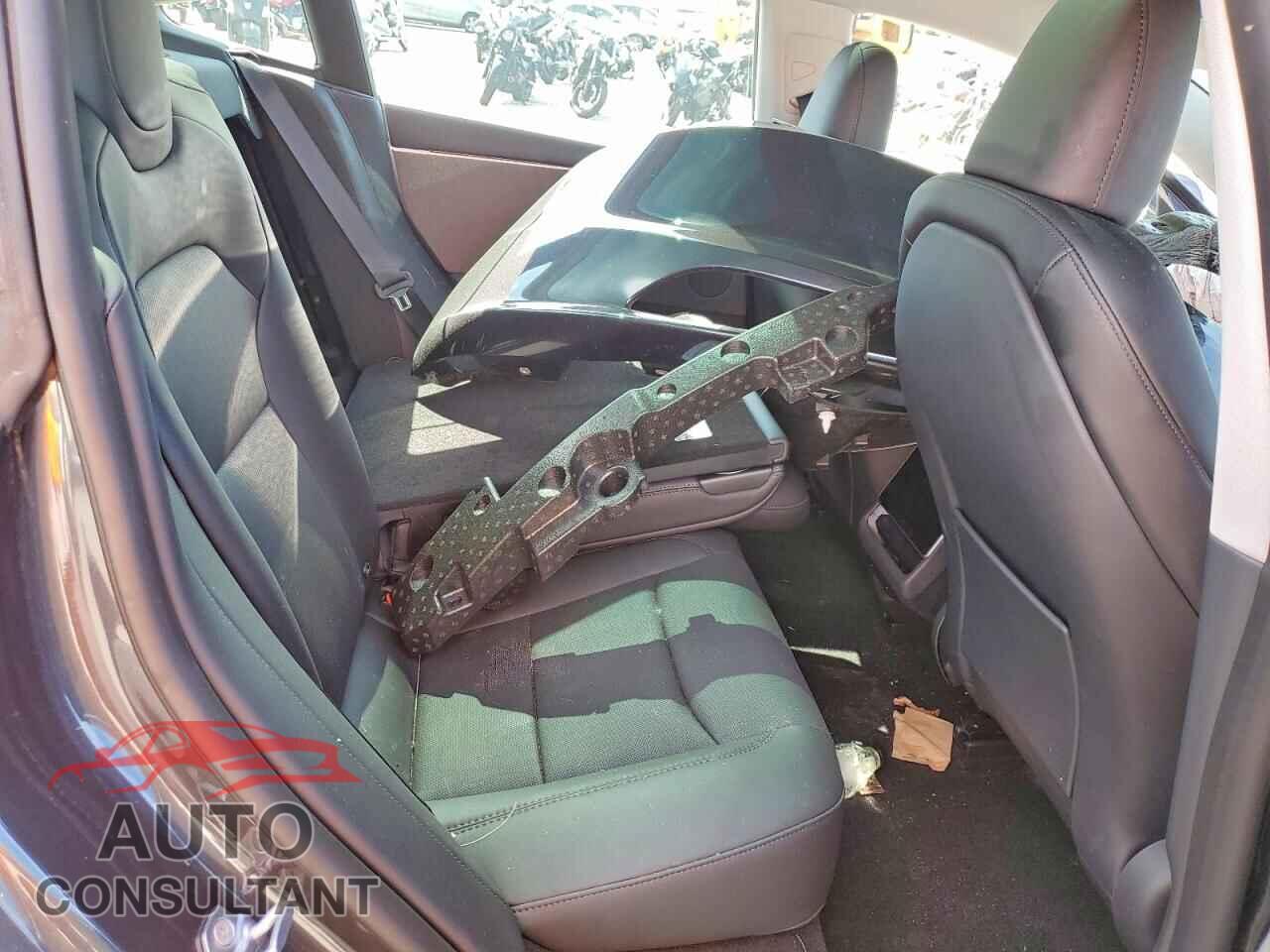 TESLA MODEL 3 2025 - 5YJ3E1EA9SF013940