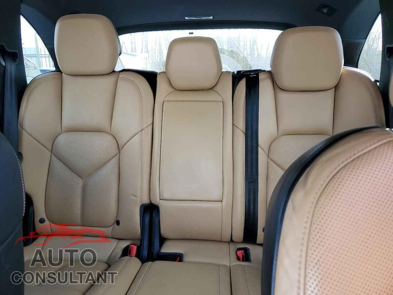 PORSCHE CAYENNE 2018 - WP1AA2A28JKA03617