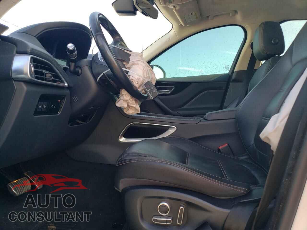 JAGUAR F-PACE 2019 - SADCK2FX7KA353473