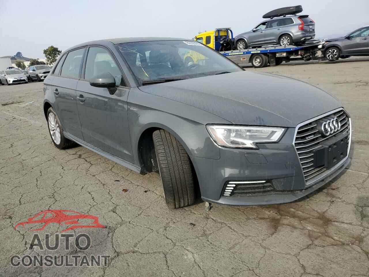 AUDI A3 2018 - WAUUPBFF2JA068099