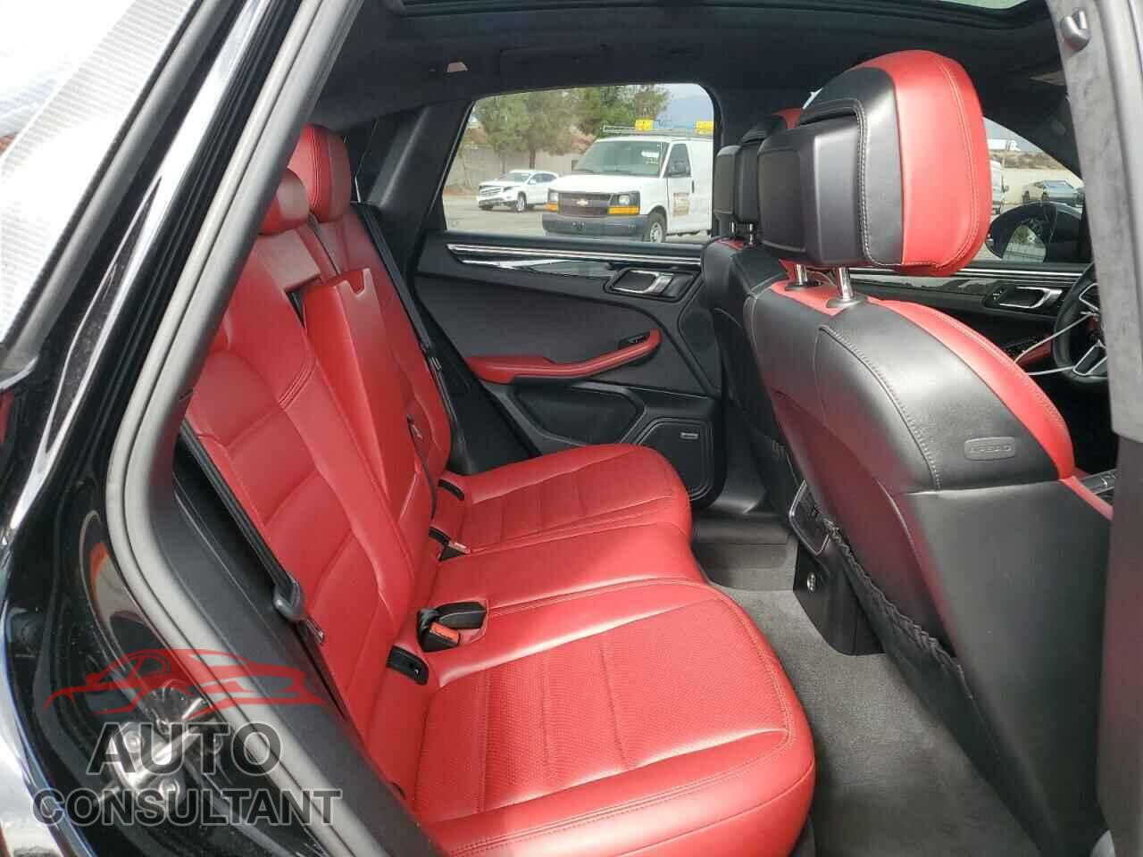 PORSCHE MACAN 2018 - WP1AF2A52JLB70657