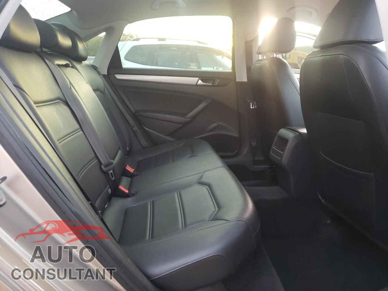 VOLKSWAGEN PASSAT 2015 - 1VWAT7A33FC099043