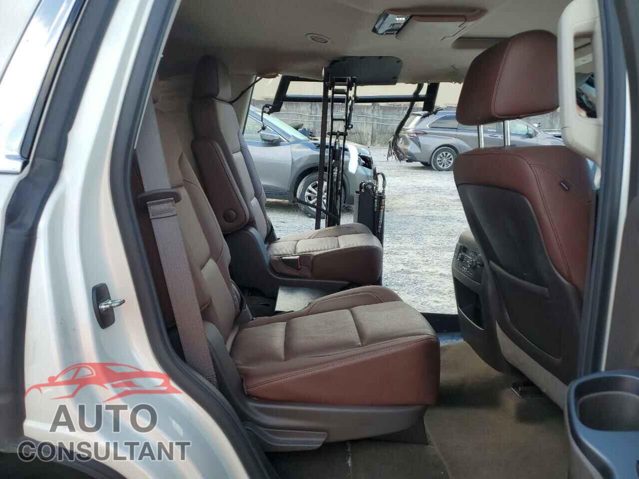 CHEVROLET TAHOE 2015 - 1GNSCCKC4FR623366