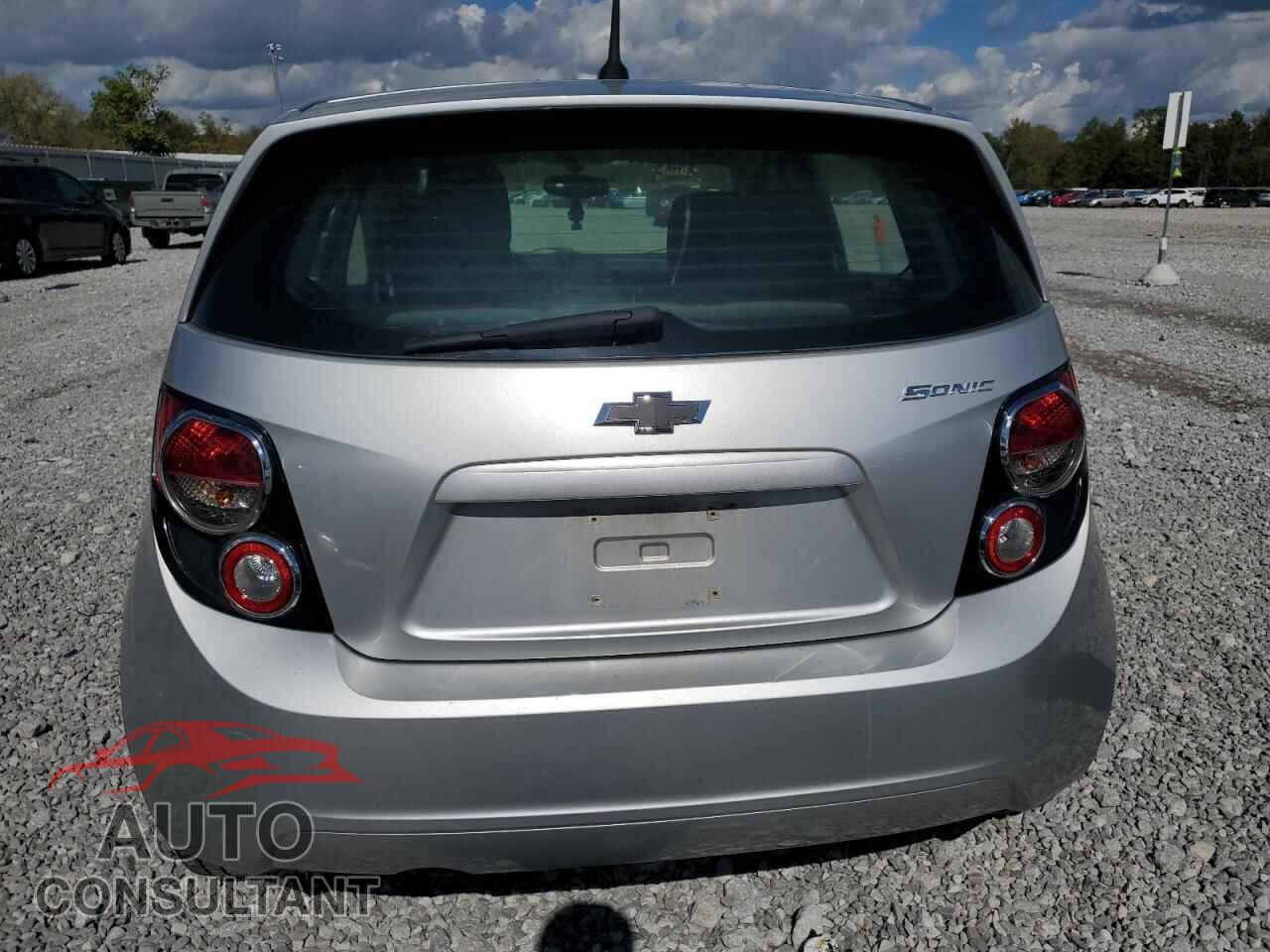 CHEVROLET SONIC 2014 - 1G1JB6SH5E4179293