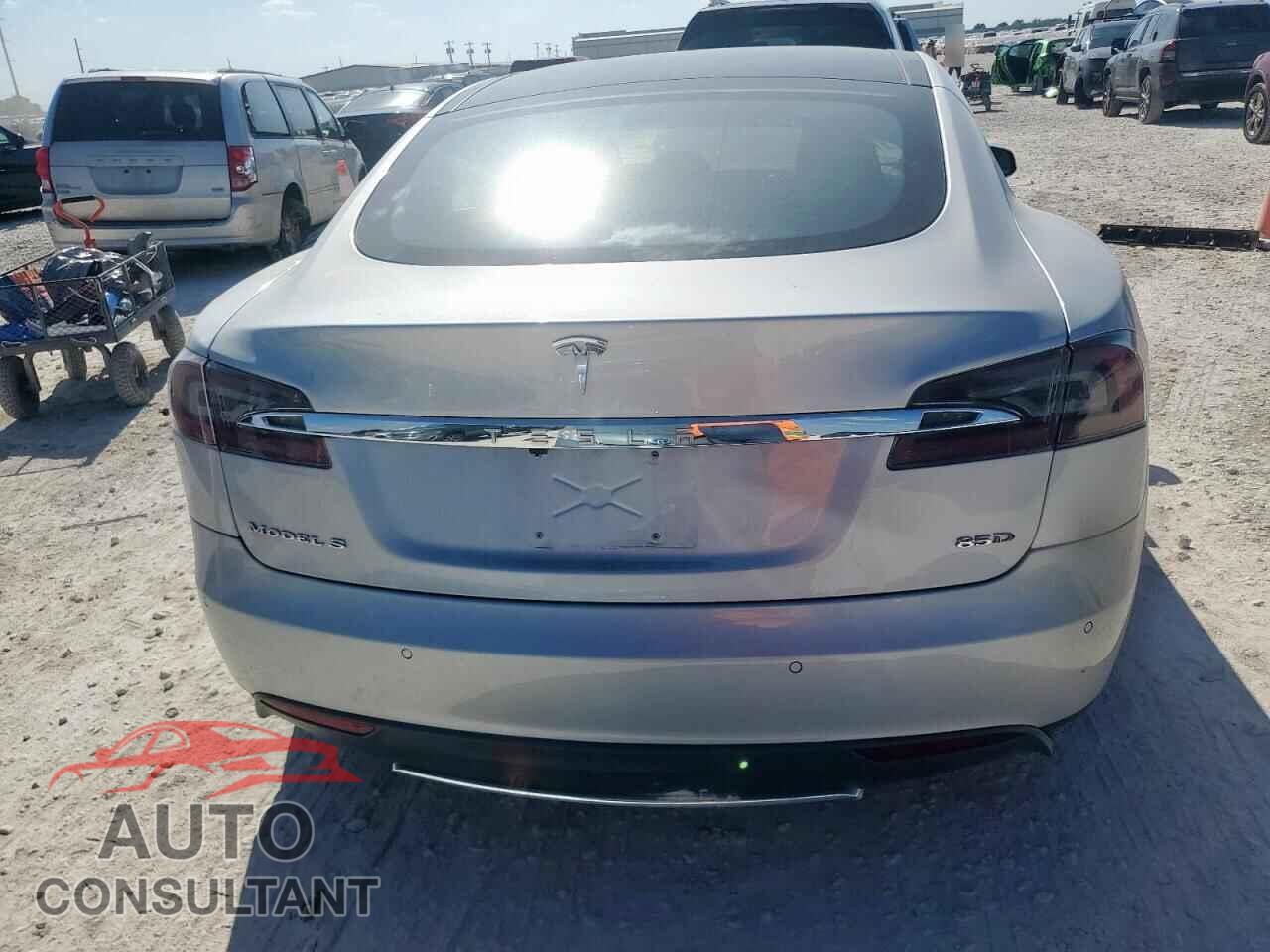 TESLA MODEL S 2015 - 5YJSA1E20FF118288