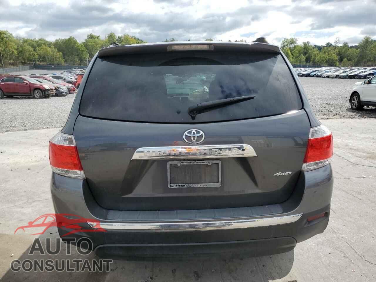 TOYOTA HIGHLANDER 2013 - 5TDBK3EH8DS214160