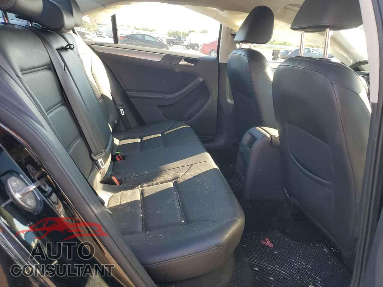 VOLKSWAGEN JETTA 2017 - 3VWDB7AJ6HM412571