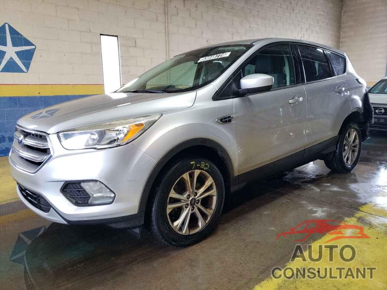 FORD ESCAPE 2017 - 1FMCU9G9XHUC53501