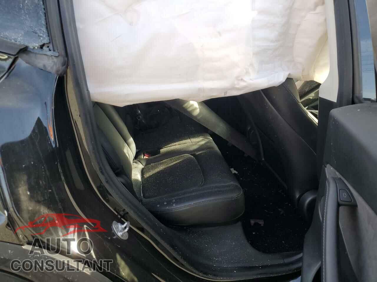 TESLA MODEL Y 2021 - 5YJYGDED2MF124330