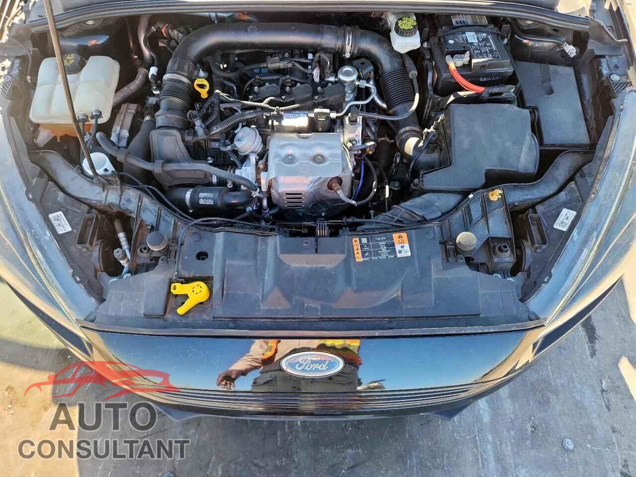 FORD FOCUS 2018 - 1FADP3FE3JL259461