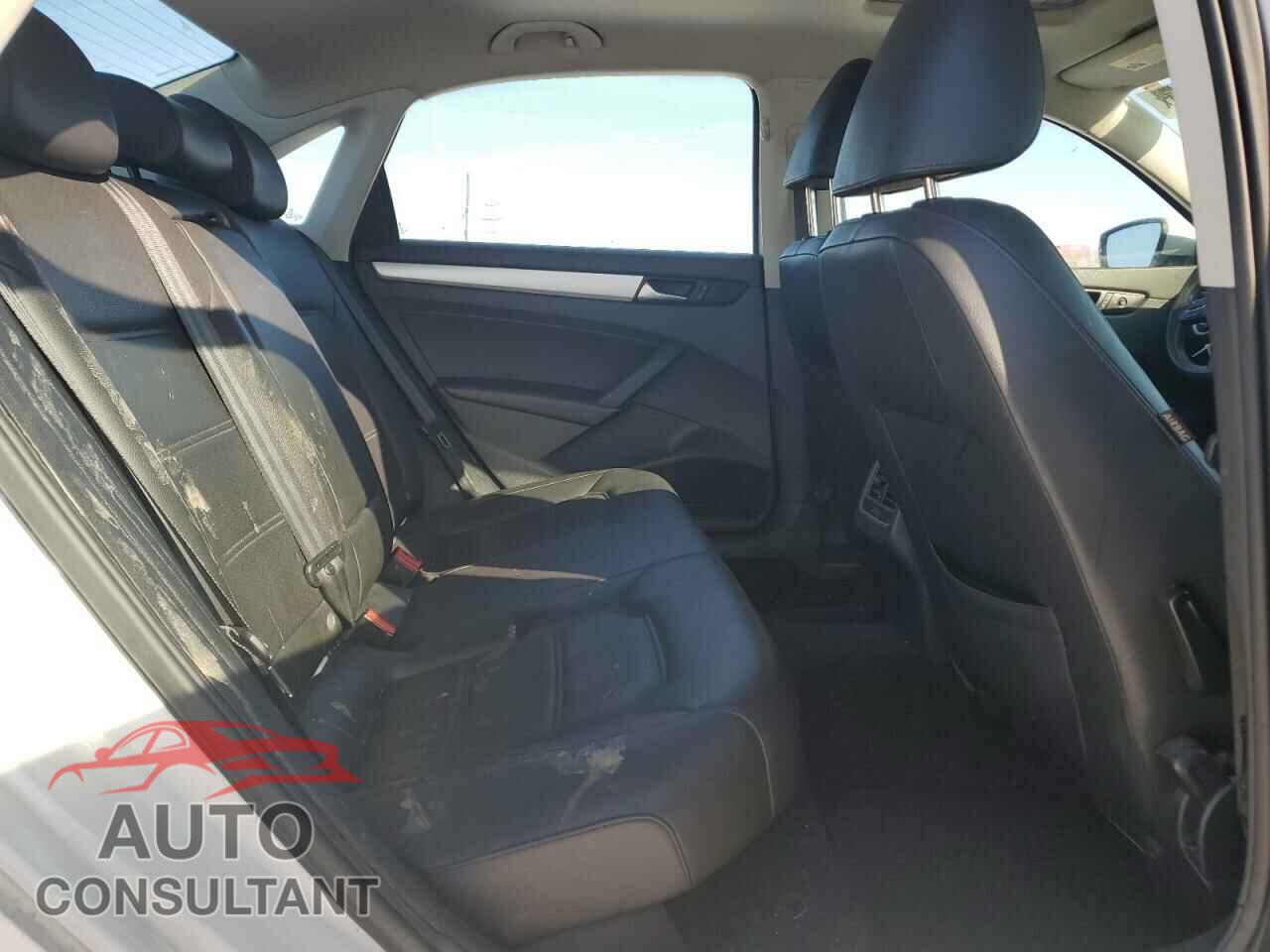 VOLKSWAGEN PASSAT 2013 - 1VWBP7A39DC129121