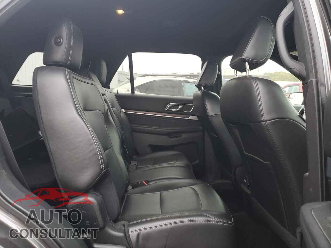 FORD EXPLORER 2018 - 1FM5K8F85JGB33224