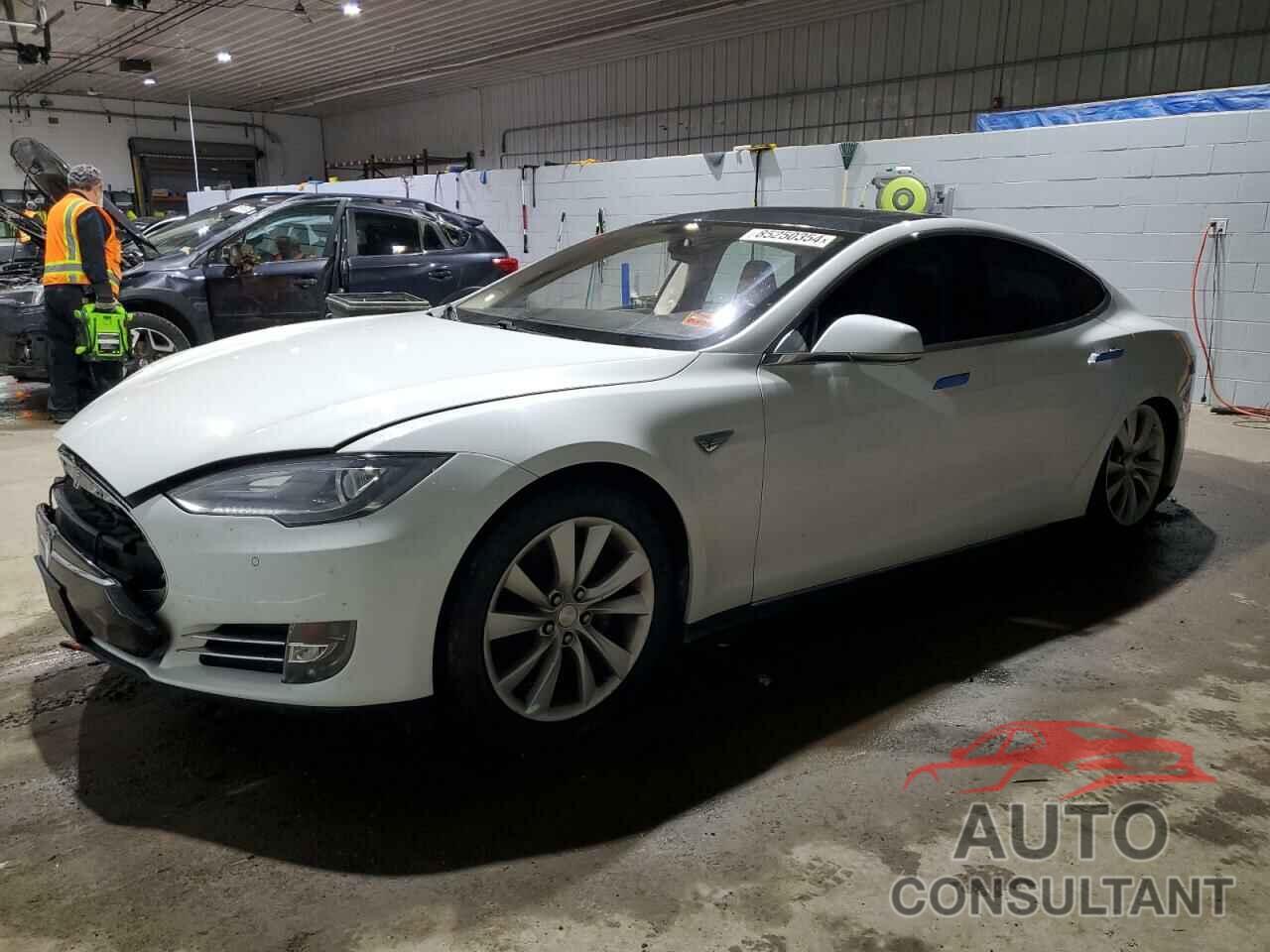 TESLA MODEL S 2013 - 5YJSA1CN6DFP22972