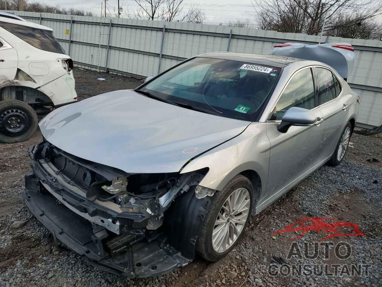 TOYOTA CAMRY 2018 - 4T1B11HK3JU071605