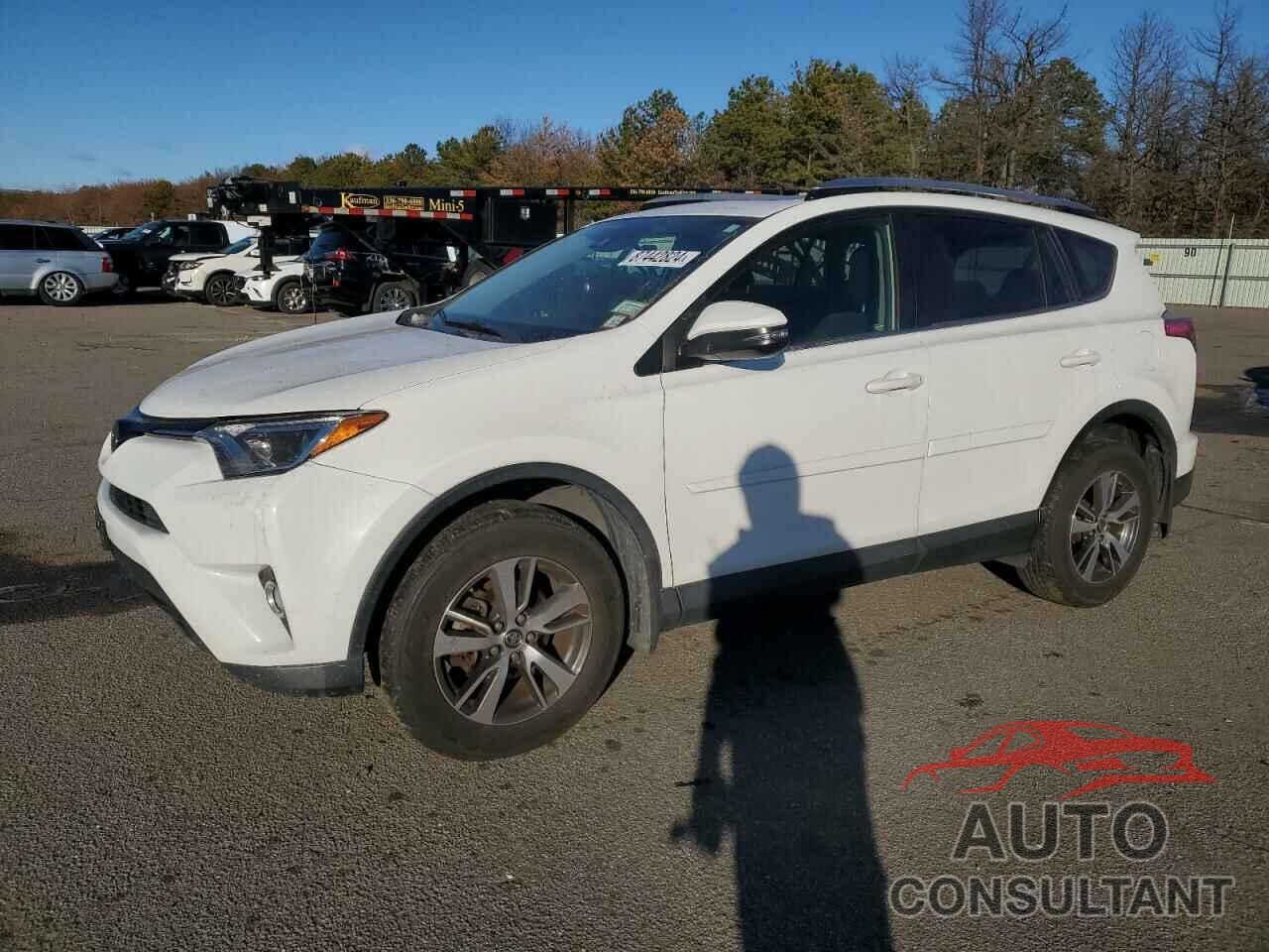 TOYOTA RAV4 2018 - JTMRFREV8JJ243243