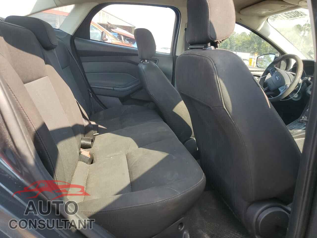 FORD FOCUS 2018 - 1FADP3E24JL308030