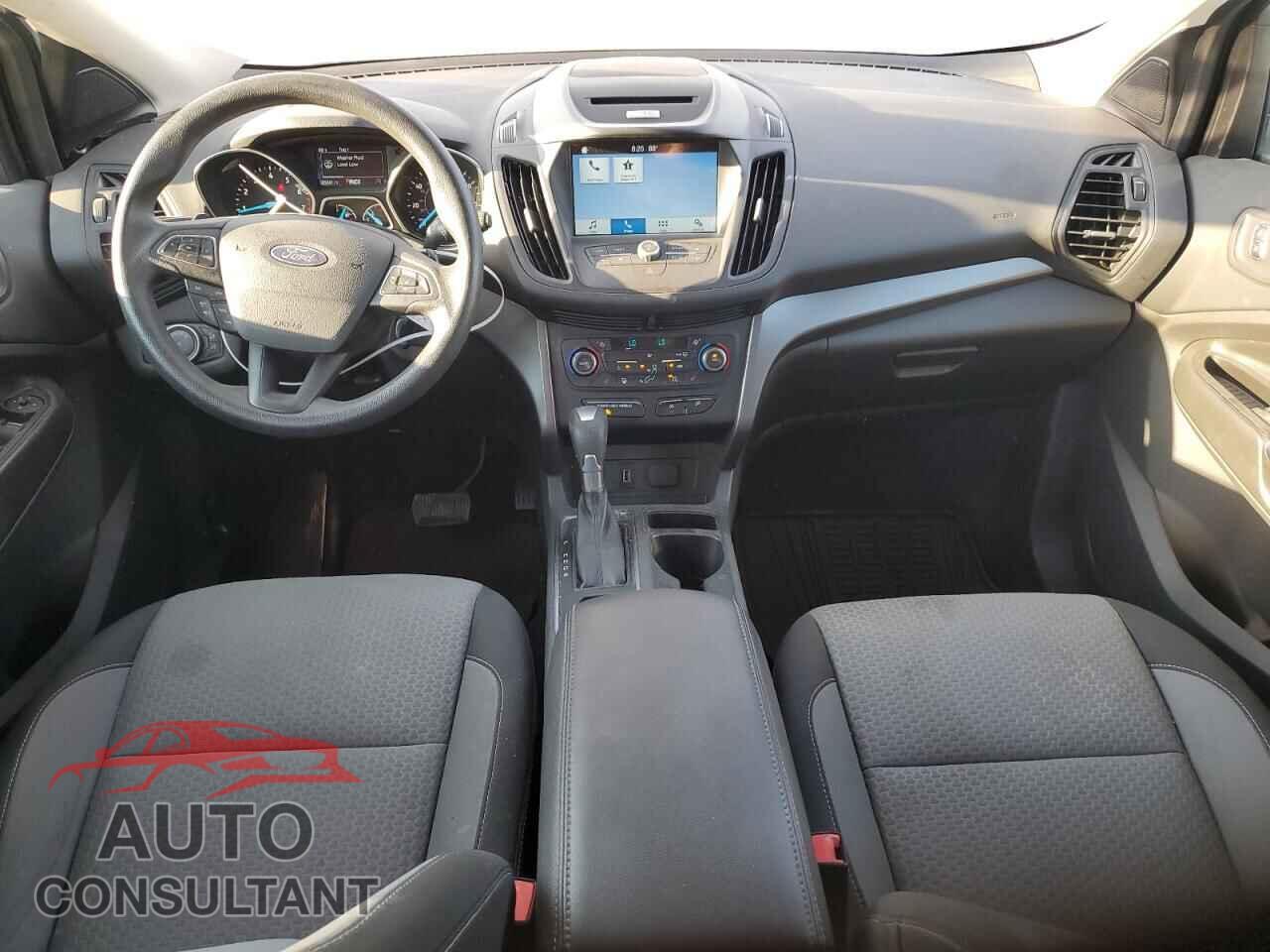 FORD ESCAPE 2017 - 1FMCU9G96HUB09363