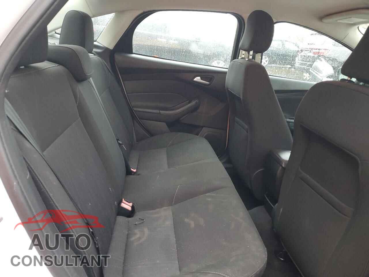 FORD FOCUS 2015 - 1FADP3F27FL301854