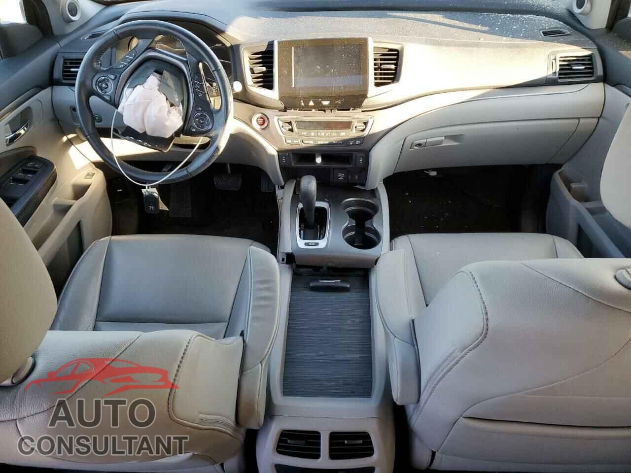 HONDA PILOT 2017 - 5FNYF6H68HB060523
