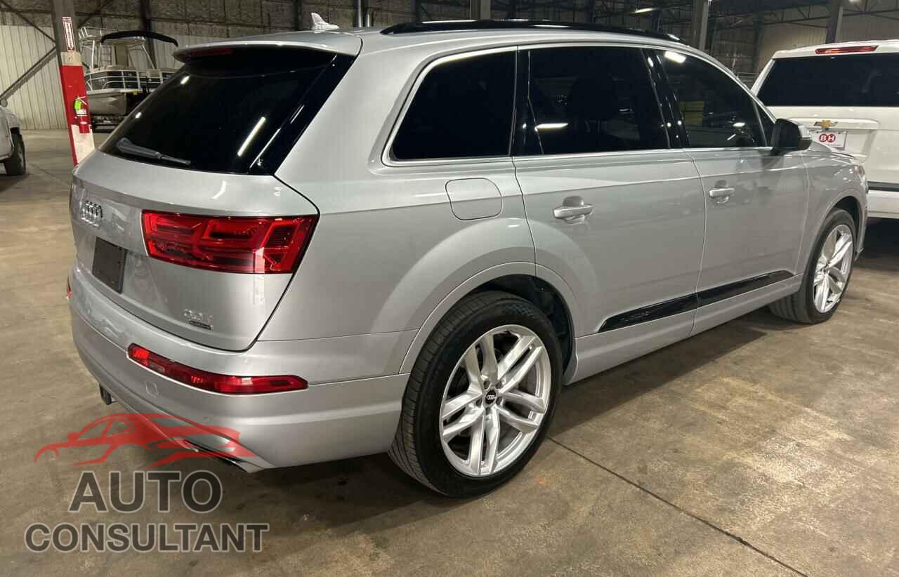 AUDI Q7 2017 - WA1VAAF76HD028381