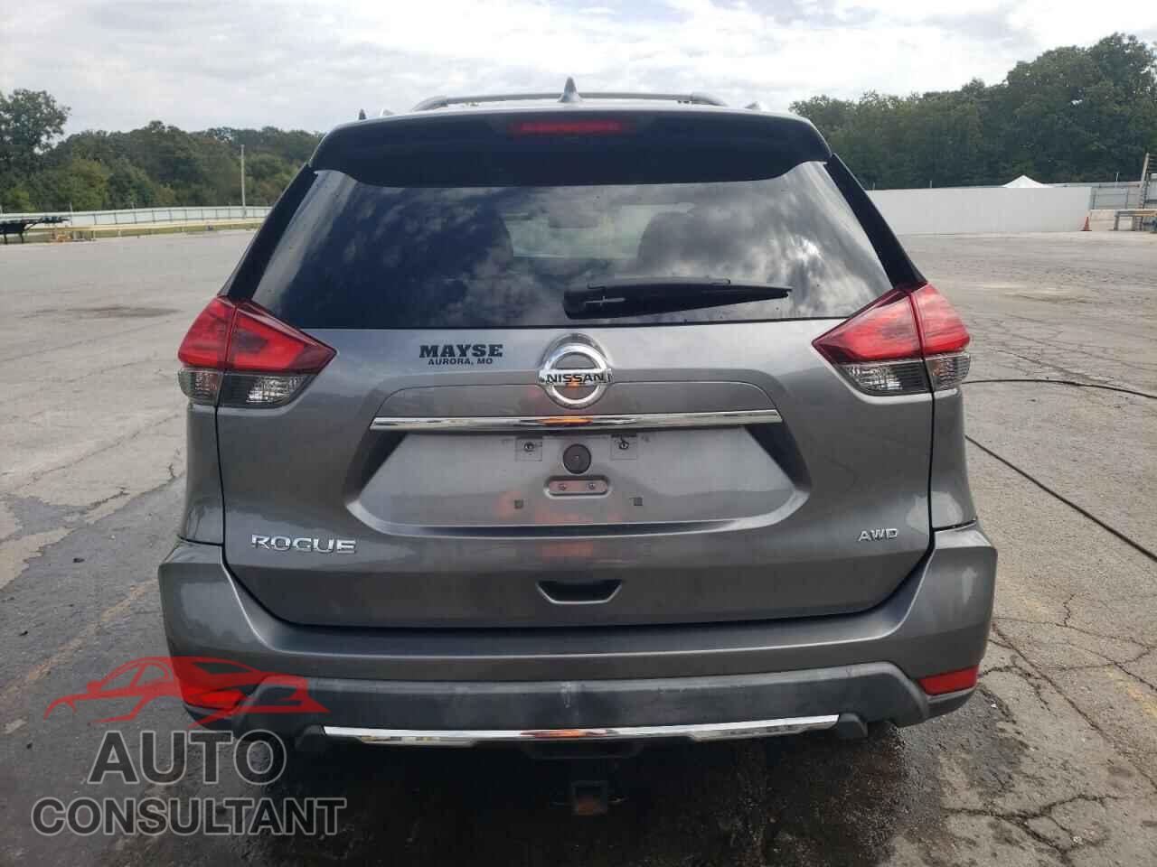 NISSAN ROGUE 2017 - KNMAT2MV1HP592072