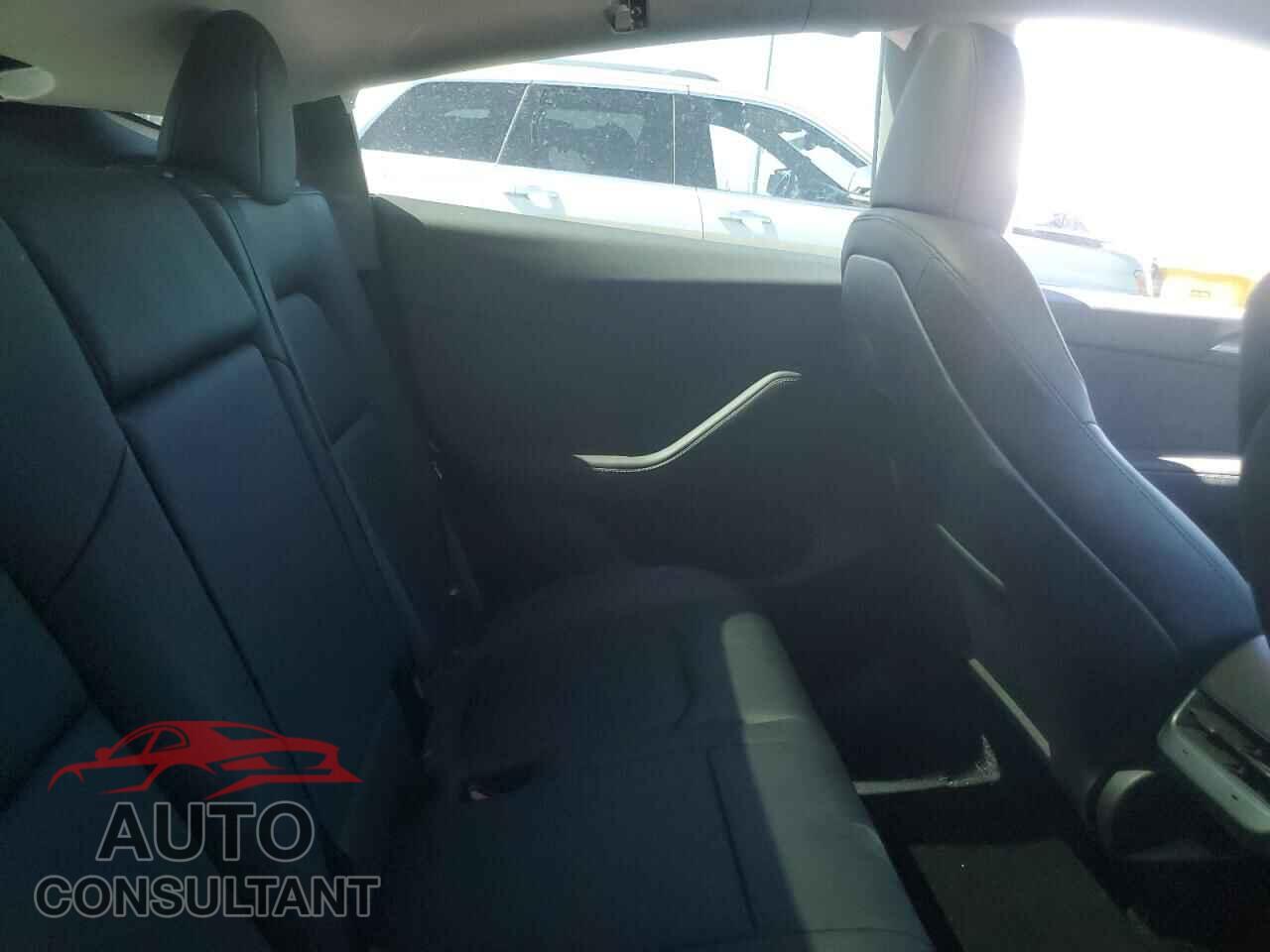 TESLA MODEL Y 2025 - 7SAYGDED2SF266130