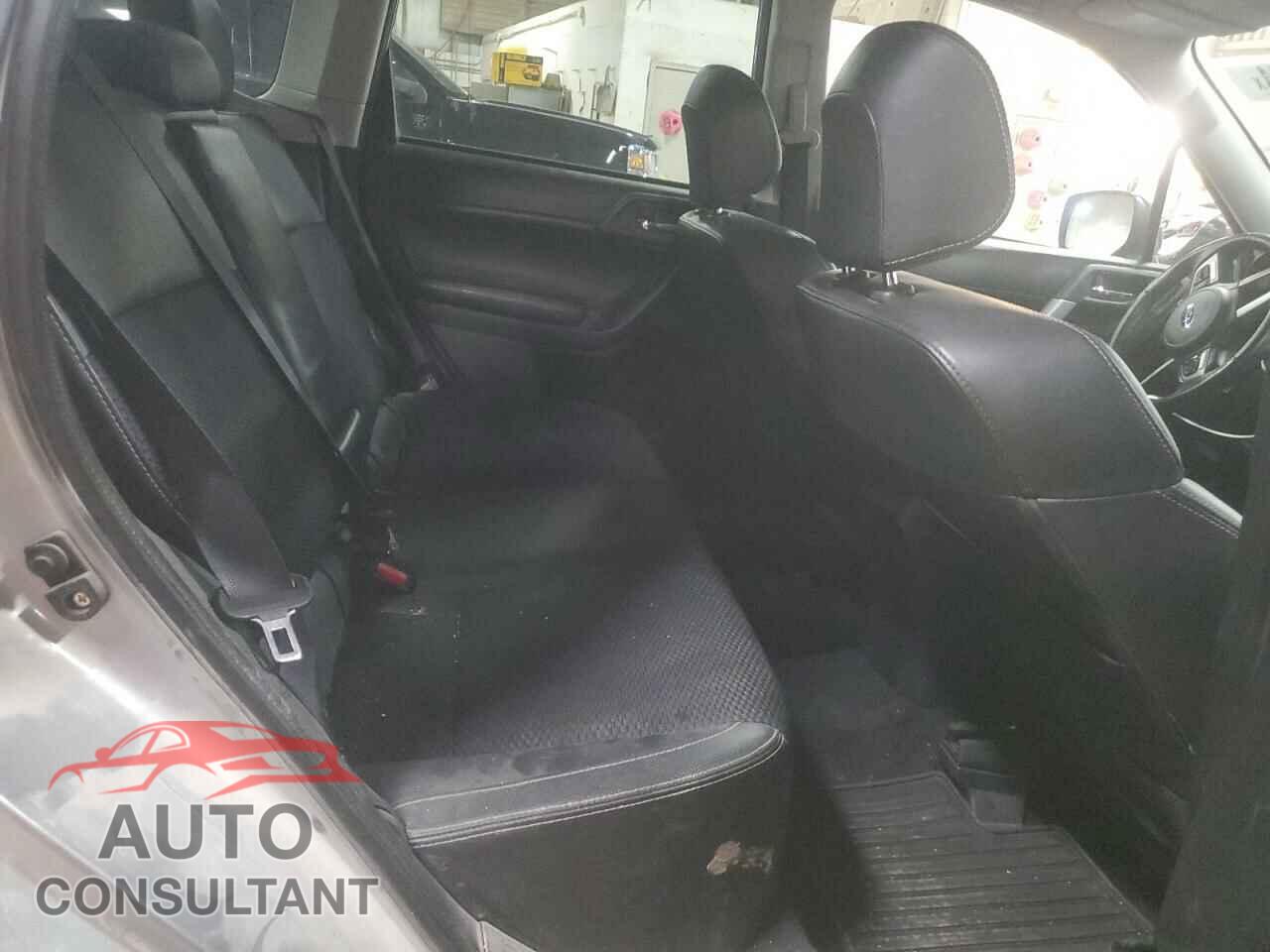 SUBARU FORESTER 2018 - JF2SJAEC4JH452973